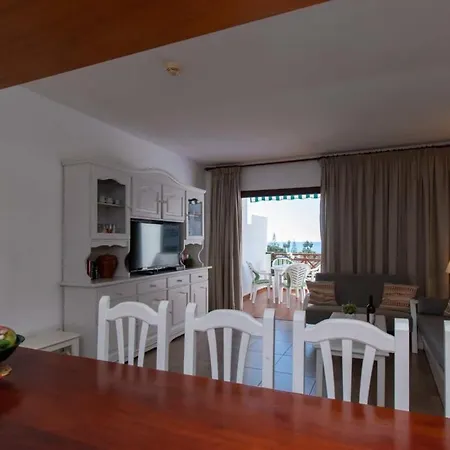 شقة Victoria Court Ii H117 - One Bed With Sunny Balcony *