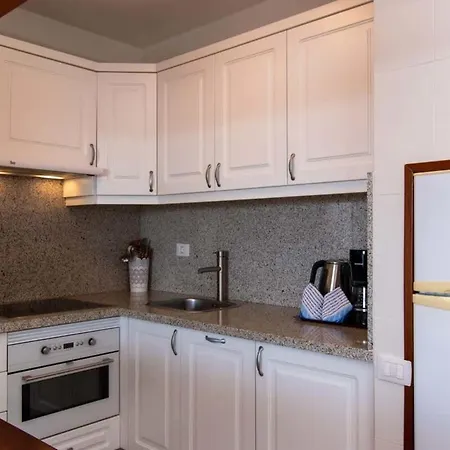 Victoria Court Ii H117 - One Bed With Sunny Balcony Apartment