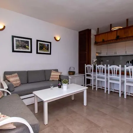 Victoria Court Ii H117 - One Bed With Sunny Balcony